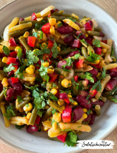 Probier dieses köstliche Bohnensalat-Rezept aus und koste die Aromen frischer Zutaten wie Kidneybohnen voll aus. Begleite mich auf meiner Reise durch die Welt veganer und vegetarischer Salatideen und erlebe gesunden Genuss im Handumdrehen.