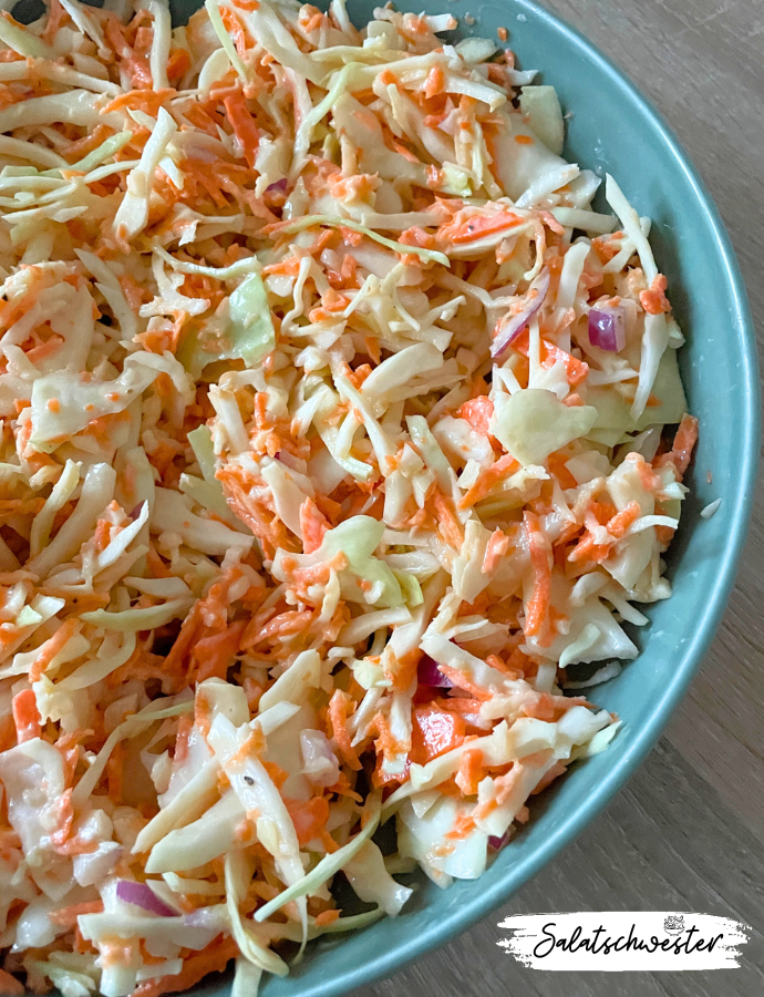 Coleslaw neu interpretiert: Mit meinem veganen Coleslaw Salat kannst du den klassischen amerikanischen Beilagensalat in einer gesunden und tierfreien Variante genießen. Dieses Rezept beweist, dass traditioneller Geschmack und vegane Ernährung perfekt zusammenpassen können. 