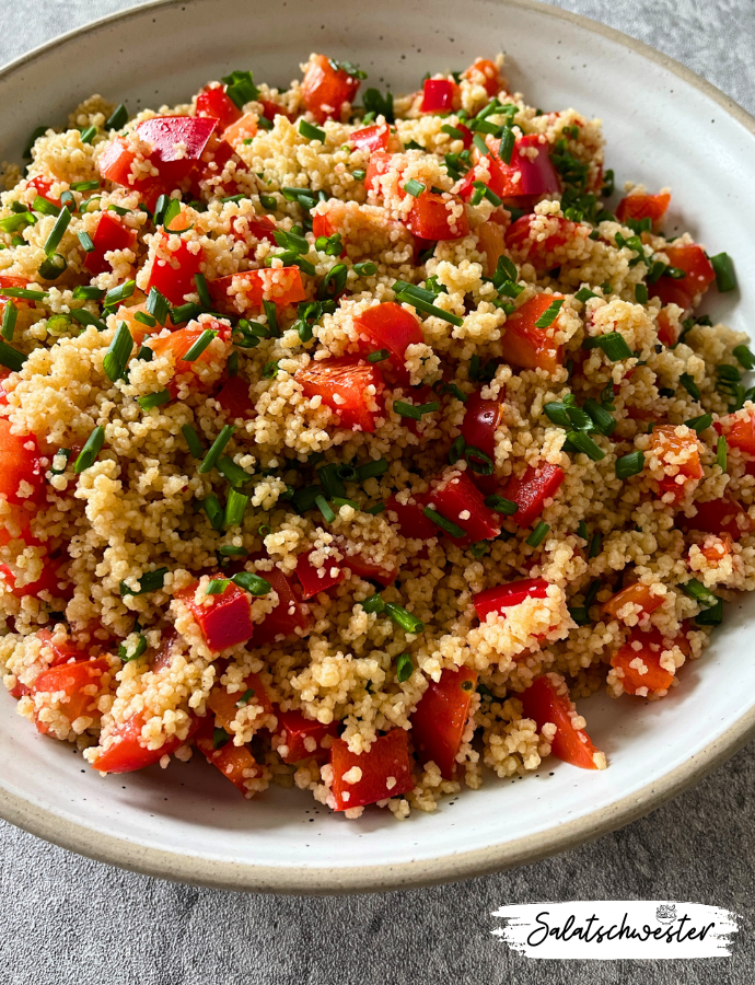 Schnell zubereitet und gesund genießen: Dieser Couscous-Salat ist nicht nur lecker, sondern auch im Handumdrehen zubereitet. Er eignet sich ideal für alle, die sich gesund ernähren möchten, ohne auf den vollen Genuss zu verzichten. Probier ihn aus und überzeuge dich selbst!