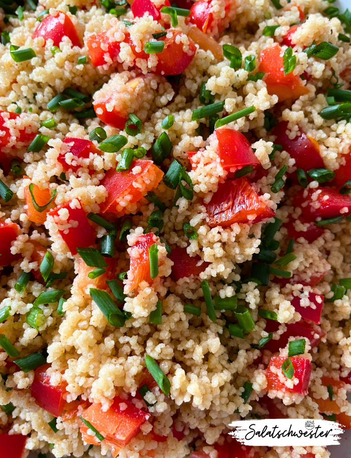 Ein Fest für die Sinne: Tauche ein in die Aromen dieses köstlichen Salats und genieße jeden Bissen. Die Kombination aus zartem Couscous, knackigem Gemüse und dem intensiven Geschmack des Knoblauchdressings wird dich begeistern.