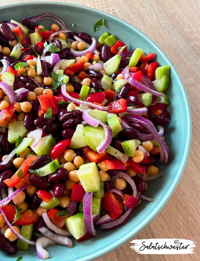 Wenn es um Salate geht, bin ich ein wahrer Profi. Mein kichererbsen-kidneybohnen Salat ist mein absolutes Lieblingsrezept, das ich gerne mit anderen teile. Mit knackigem Gemüse und einer köstlichen Vinaigrette ist dieser Salat ein echter Genuss für alle Sinne.