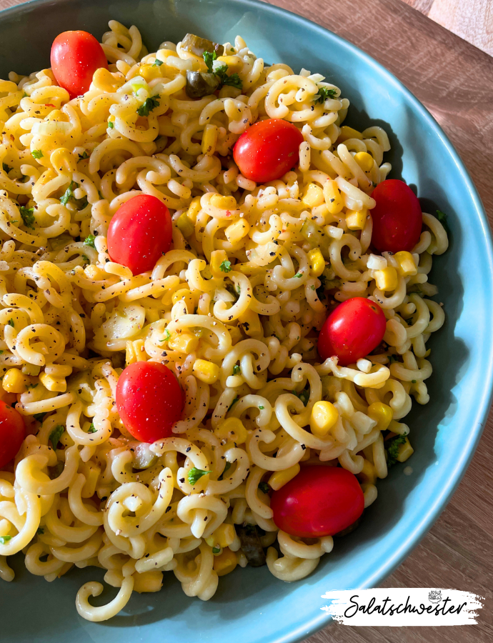 Veganer Nudelsalat mit Tomaten und Mais nicht nur für den Sommer