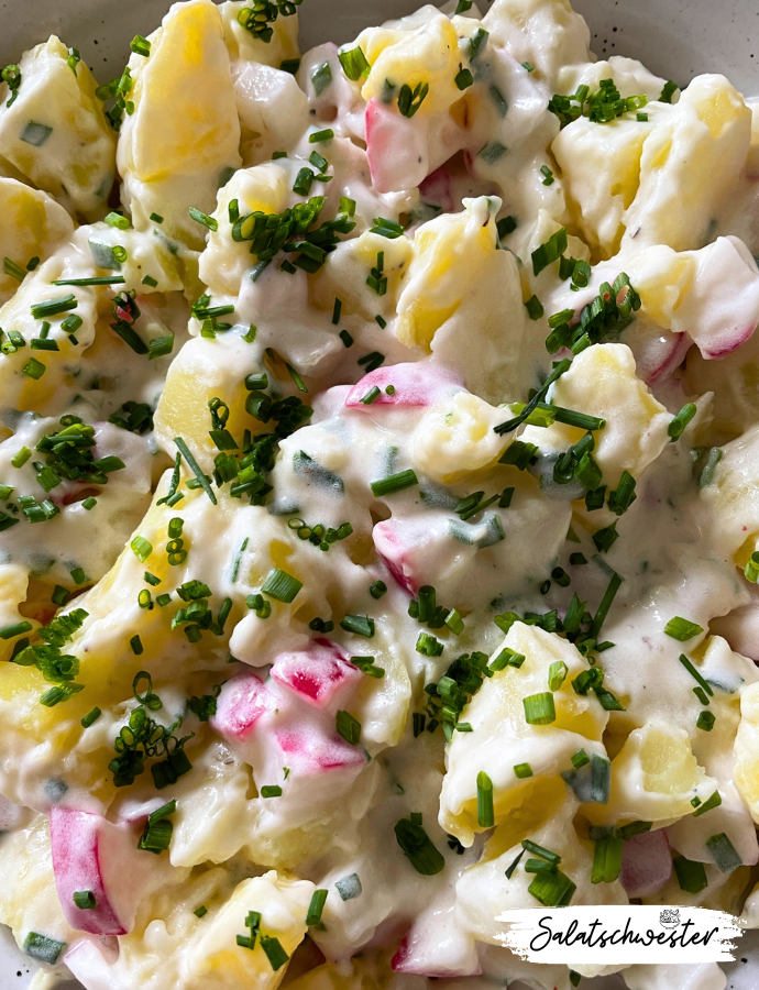 Lass den Frühling auf deinem Teller erblühen! Dieser Salat ist nicht nur eine Augenweide, sondern auch eine Gaumenfreude. Die frischen Zutaten, die in dieser Jahreszeit ihren Höhepunkt erreichen, verleihen diesem Salat eine ganz besondere Note. Mit seinem veganen Joghurtdressing ist er zudem leicht und bekömmlich, perfekt für warme Frühlingstage.