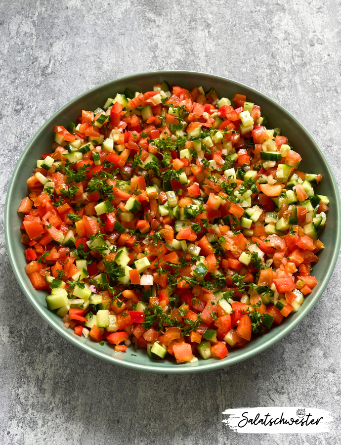 Löffelsalat mit buntem Gemüse