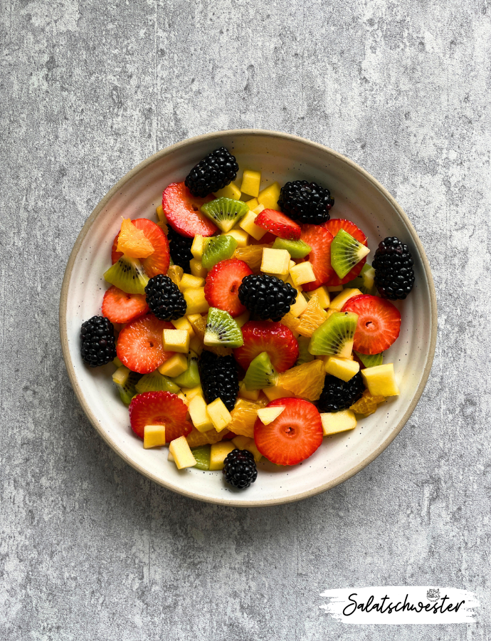 Hallo zusammen! Ich liebe es, mit frischen Früchten zu experimentieren, und mein neuester Favorit ist dieser herrliche Obstsalat mit Brombeeren. Er ist super schnell zubereitet und steckt voller Vitamine. Ideal für warme Sommertage oder als gesunder Snack zwischendurch. Mit Erdbeeren, Kiwi und Orangen zauberst du im Handumdrehen einen farbenfrohen und leckeren Salat, der garantiert für Begeisterung sorgt.