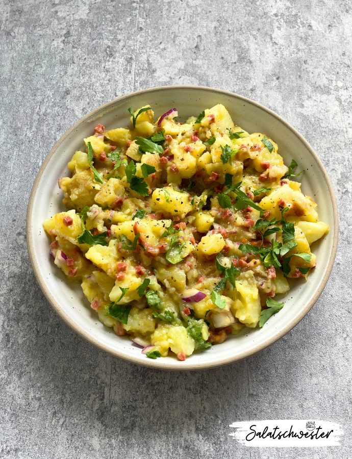 Ein Hauch von Exotik: Veganer Kartoffelsalat mit SpeckAloha Freunde! Heute entführe ich euch geschmacklich in die Karibik mit meinem veganen Kartoffelsalat mit Speck. Mit exotischen Gewürzen, frischem Gemüse und natürlich knusprigem Speck ist dieser Salat ein echtes Highlight auf jeder Party. Also, schnapp dir deine Kokosnuss und lass uns zusammen kochen!