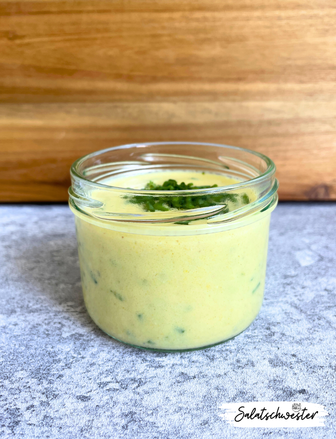 Wenn es um Salate geht, darf ein gutes Dressing nicht fehlen. Mein veganes Kräuterdressing mit Joghurt ist eine tolle Möglichkeit, Salate gesund und lecker zugleich zu gestalten. Es eignet sich ideal für jede Jahreszeit und ist einfach in der Zubereitung.