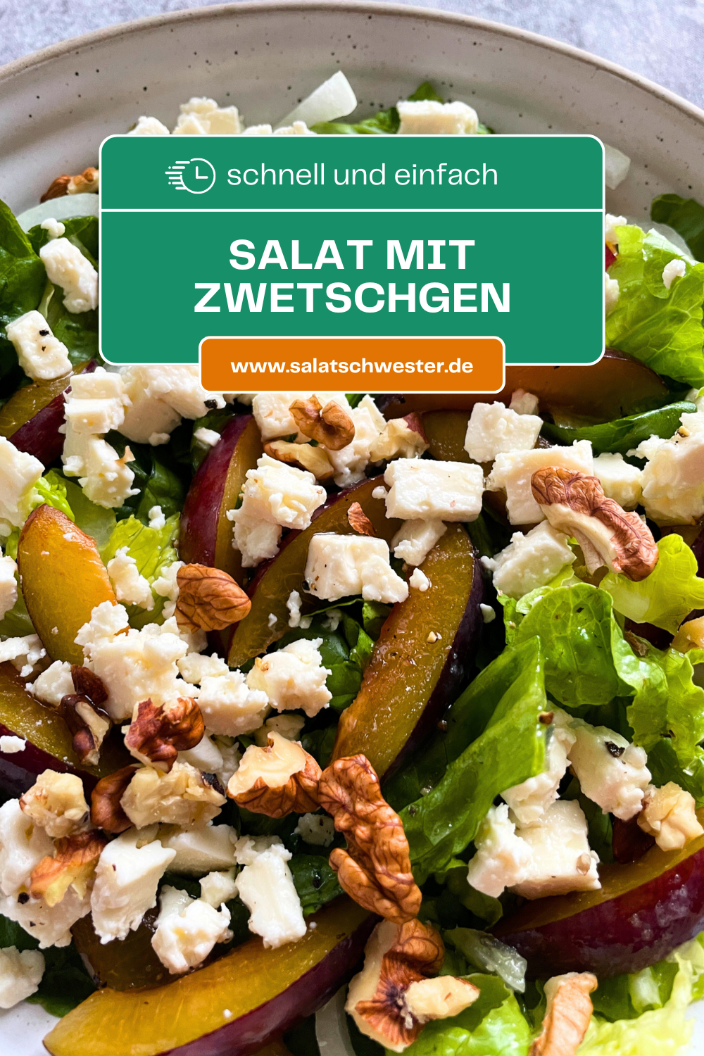 Eine himmlische Kombination aus Pflaumen, Walnüssen und Hirtenkäse. Dieser Salat ist die perfekte Mischung für alle, die süß und herzhaft lieben. Mit saisonalen Pflaumen, knackigen Walnüssen und cremigem Hirtenkäse ist dieser Salat eine tolle Option für den Herbst und Winter. Probiere dieses Rezept aus, wenn du nach gesunden Salatideen suchst, die schnell zubereitet sind und einfach köstlich schmecken.