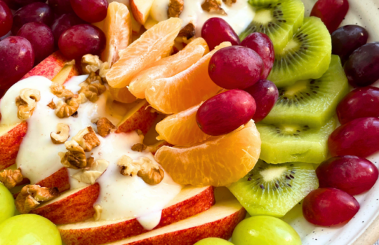 Winterlicher Obstsalat mit Zimt-Joghurtdressing