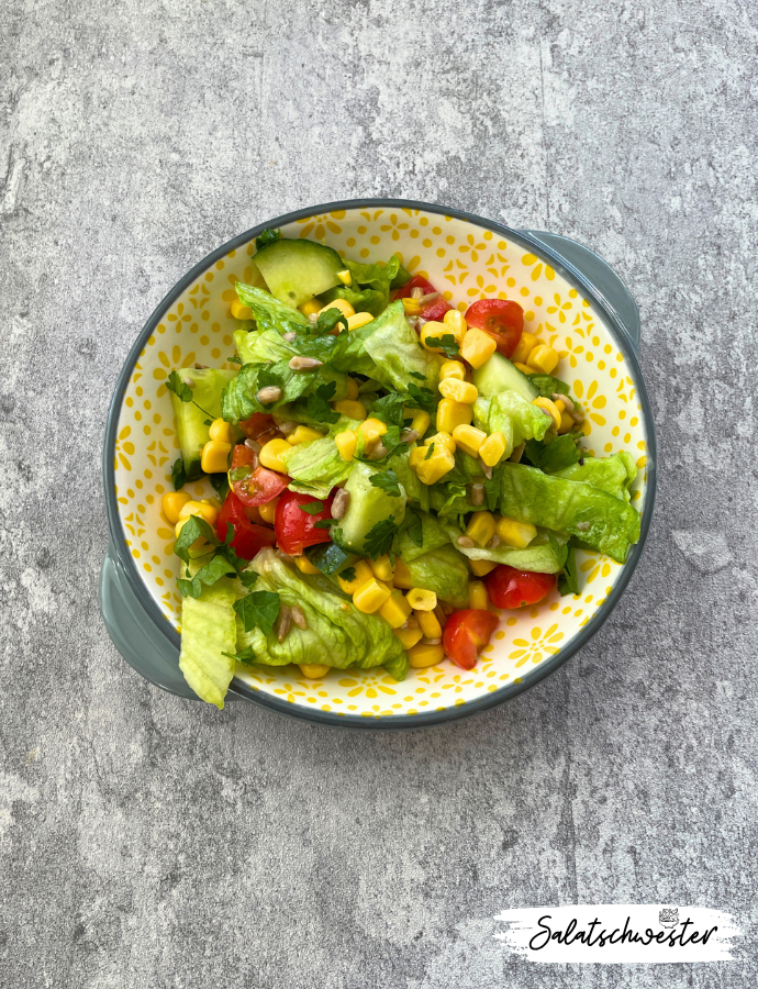 Fruchtiger Maissalat mit Tomaten und Agave-Senf-Dressing – schnell, gesund und perfekt als Beilage oder leichte Hauptspeise. Vegan & alltagstauglich.
