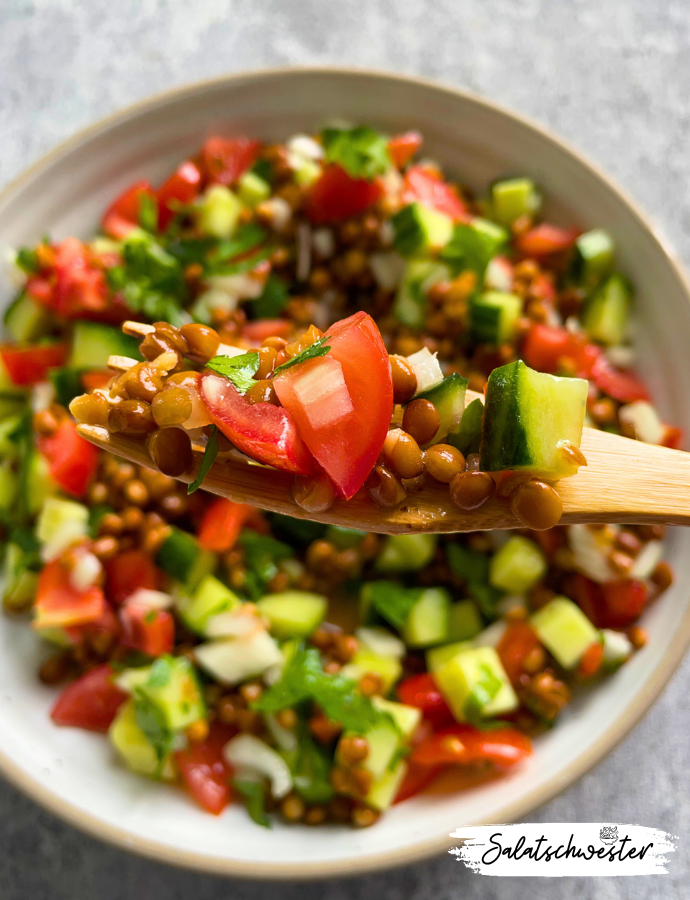 Linsensalat: Schnelles Rezept mit Tomaten und Gurke für jede Jahreszeit