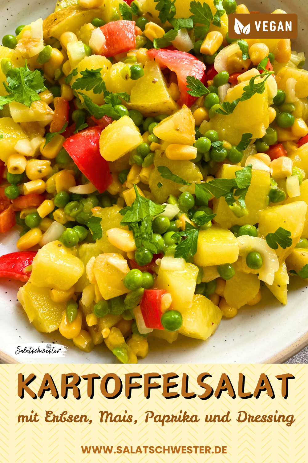 Kartoffelsalat ohne Mayo mit Gemüse und Kräutern – vegan, frisch und mit Essig-Öl-Dressing verfeinert.