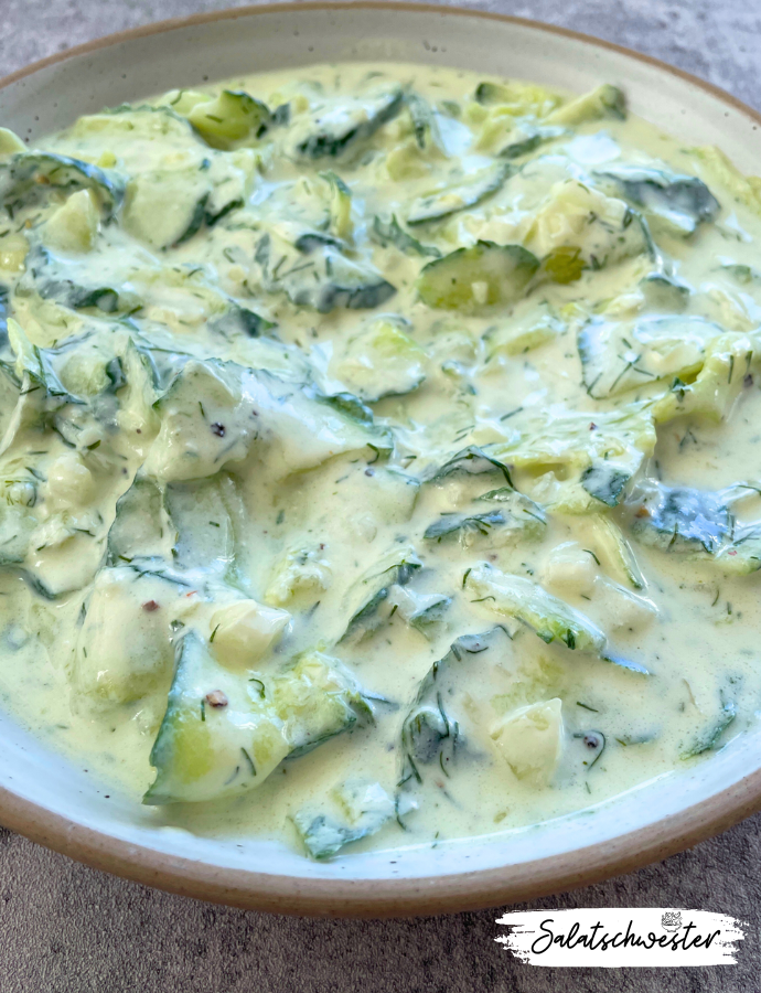 gurkensalat mit dill und saurer sahne