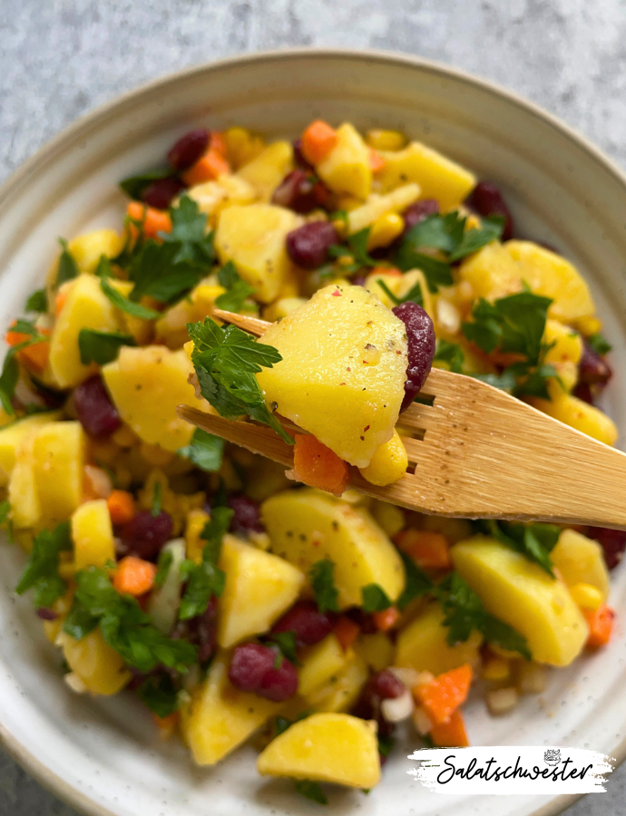 Kartoffelsalat ohne Mayo mit würzigem Essig-Öl-Dressing