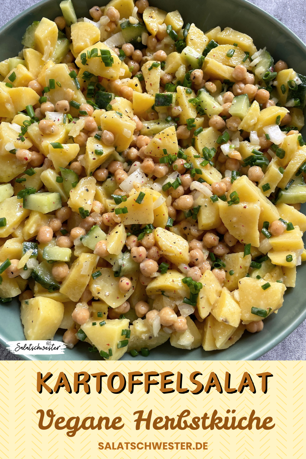Kartoffelsalat mit Kichererbsen und Gurke als Beilage zu Grillgerichten